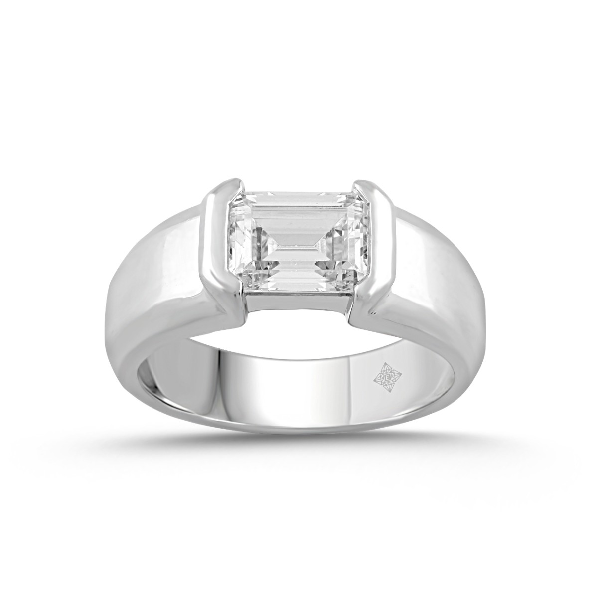 LADIES RING 2CT EMERALD DIAMOND 14K WHITE GOLD (CENTER STONE EMERALD DIAMOND 2CT ) - Image 1