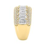 Elegant 14K Yellow Gold Ladies Ladies Ring 3 1/4Ct Round & Emerald Cut Diamonds - Image 3