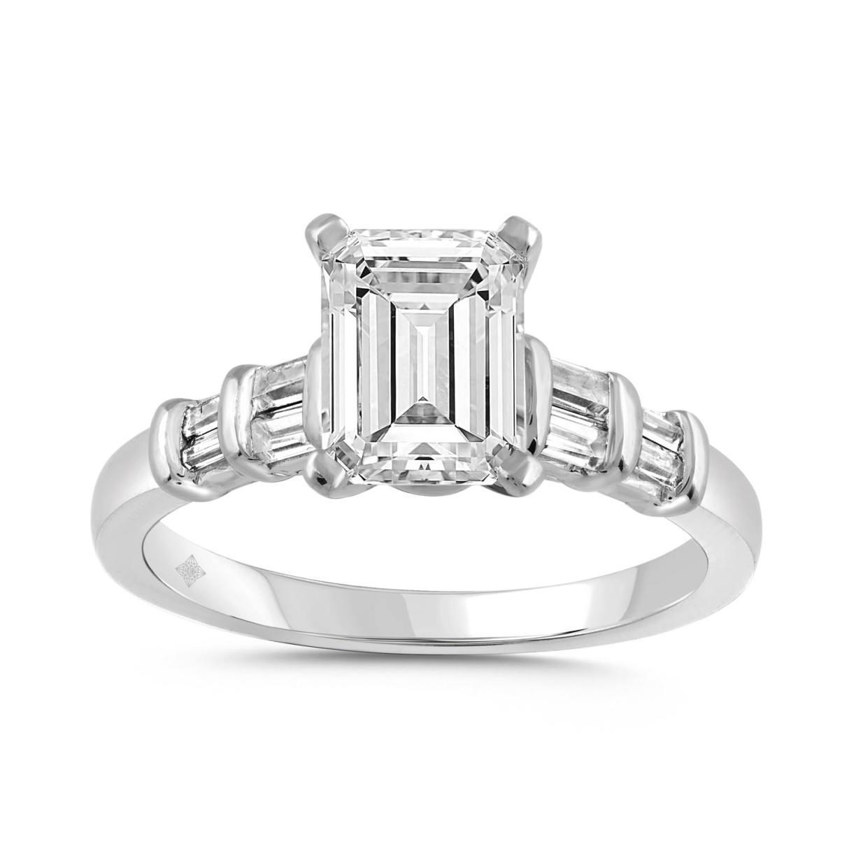 LADIES RING 2 1/4CT BAGUETTE/EMERALD DIAMOND 14K WHITE GOLD (CENTER STONE EMERALD DIAMOND 2.00CT ) - Image 1