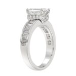 LADIES RING 2 3/4CTROUND/BAGUETTE/EMERALD DIAMOND 14K WHITE GOLD (CENTER STONE EMERALD DIAMOND 2.00CT ) - Image 3