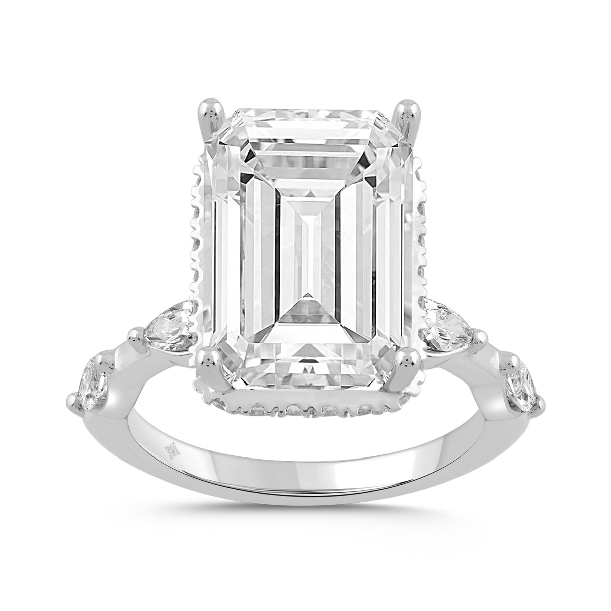 LADIES RING 8 3/4CT ROUND/EMERALD/MARQUISE DIAMOND 14K WHITE GOLD (CENTER STONE EMERALD DIAMOND 8.00CT) - Image 1