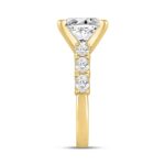 LADIES RING 4 1/2CT ROUND/OVAL DIAMOND 14K YELLOW GOLD (CENTER STONE OVAL DIAMOND 3.00CT) - Image 3