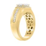 Luxury Mens Ring 18K Yellow Gold 2 1/2Ct Round Diamond 2.00Ct Emerald Center Stone (Color F-G -Clarity Vs1/Vs2) - Image 3