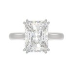 14K WHITE GOLD 5.00CT EMERALD DIAMOND LADIES RING (CENTER STONE EMERALD DIAMOND 5CT) - Image 5