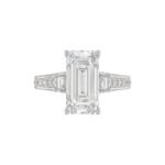 21K PLATINUM LADIES RING WITH 4.00CT TRAPEZOID/ROUND/EMERALD/BAGUETTE DIAMONDS (CENTER STONE EMERALD DIAMOND 3CT) - Image 5