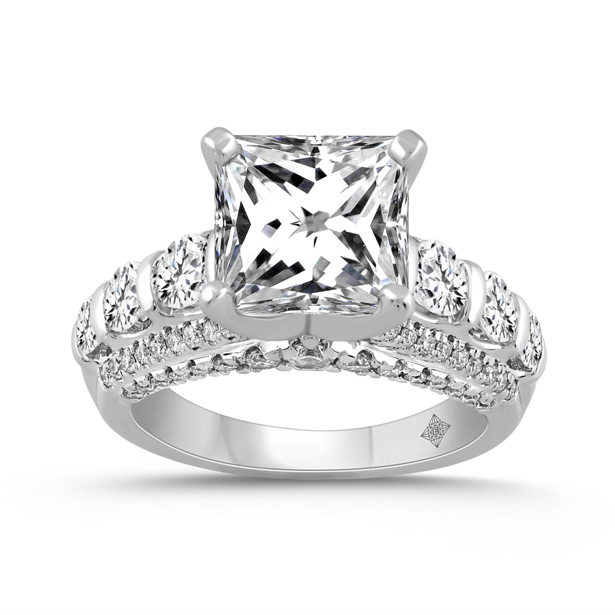 LADIES RING 5 1/2CT ROUND/PRINCESS DIAMOND 14K WHITE GOLD (CENTER STONE PRINCESS DIAMOND 4CT ) - Image 1