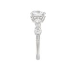 LADIES RING 3CT ROUND/BAGUETTE DIAMOND 14K WHITE GOLD (CENTER STONE ROUND DIAMOND 2.00CT) - Image 4
