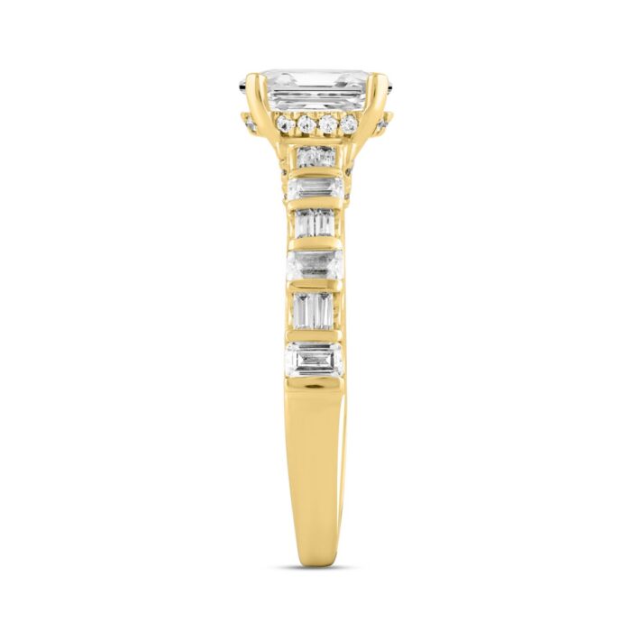 LADIES RING 3CT ROUND/OVAL/BAGUETTE/EMERALD DIAMOND 14K YELLOW GOLD (CENTER STONE OVAL DIAMOND 2.00CT) - Image 3